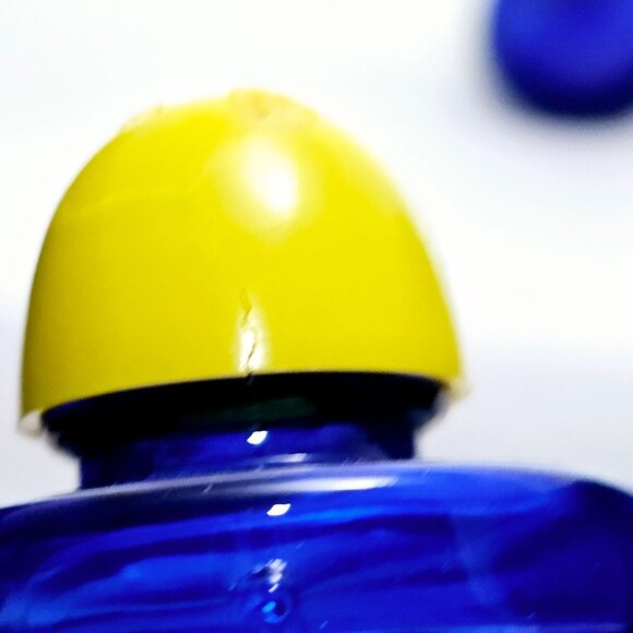 Hazel Atlas Drums Salt Pepper Shakers Cobalt Glass blue 3" yellow lid vtg - Picture 6 of 8